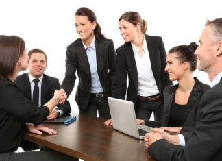 Czy trzeba podpisywać umowę z pośrednikiem nieruchomości przed obejrzeniem mieszkania? Czy trzeba podpisywać umowę z pośrednikiem nieruchomości przed obejrzeniem mieszkania?