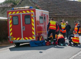 Na czym polega prawidłowe udzielanie informacji zwrotnych w procesie kształcenia?